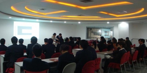 梁晶《服务接待礼仪》授课见证 提升婚姻介绍服务质量的关键